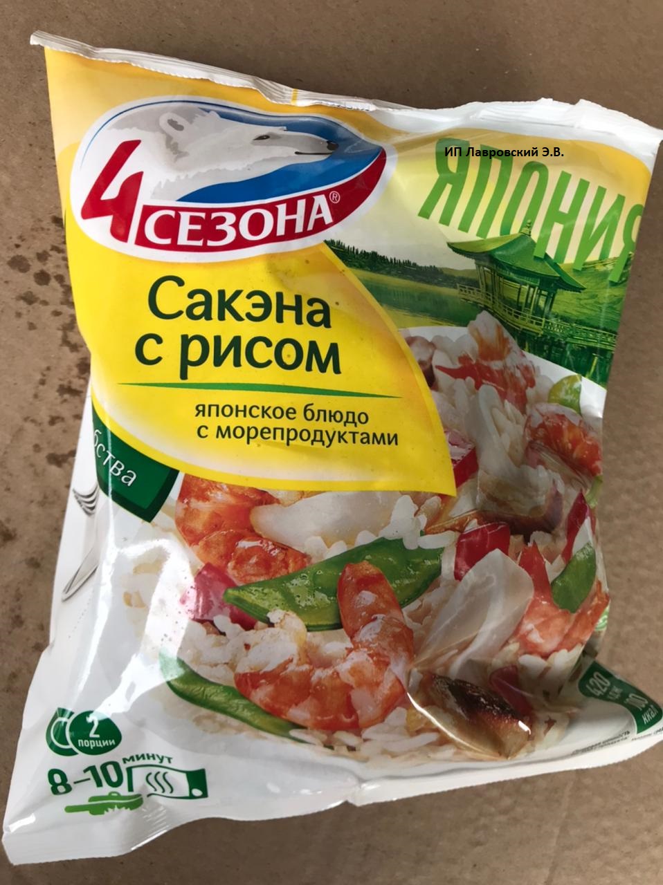 Сакэна с рисом (рис, креветки, кальмар, гриб шитаке, сладкий горох, лук, сладкий перец)